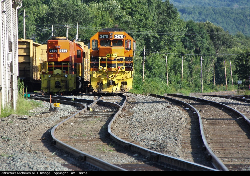 NECR 2151, 3478 in their yard